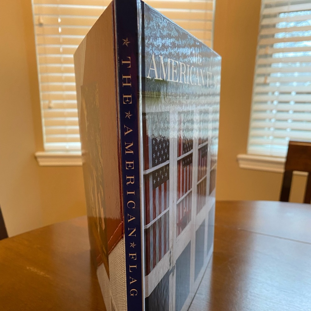 🇺🇸USA Flag Book. Coffee Table Book. The American Flag. Patriotic. ❤️🤍💙 - Picture 5 of 11